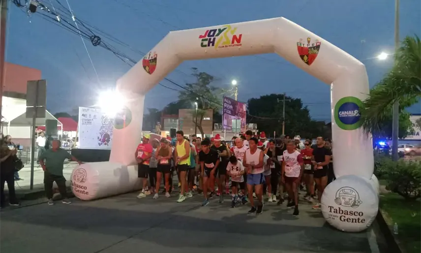 Gael Jesús Galván y Rosa Cruz Urbina ganan la 4ta Carrera Atlética del Pavo en Comalcalco