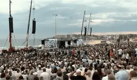 Abuchean al primer ministro de Australia durante homenaje a v&iacute;ctimas de tiroteo en playa