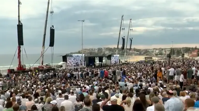 Abuchean al primer ministro de Australia durante homenaje a v&iacute;ctimas de tiroteo en playa