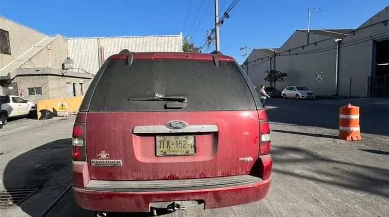 &iexcl;Ni broma ni IA! Hombre es detenido en Monterrey por usar placas de papel en su veh&iacute;culo