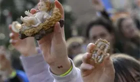 Que todos los ni&ntilde;os del mundo vivan en paz, pide Papa