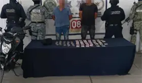 Detienen a dos presuntos narcomenudistas en Comalcalco