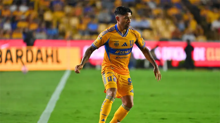 Tras 10 a&ntilde;os en Tigres, Javier Aquino se despide entre lagrimas