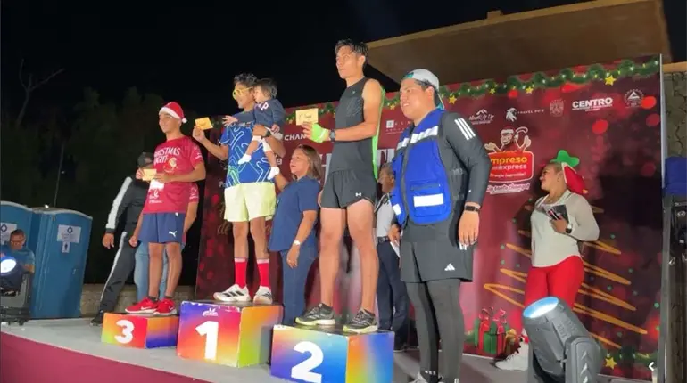 Guadalupe Ram&oacute;n Villarreal y Esther N&uacute;&ntilde;ez ganan la Carrera Christmas Night