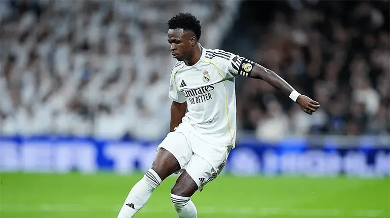 Tras salir con abucheos del Santiago Bernab&eacute;u, Vinicius viaja a Dub&aacute;i a hacer promocionales