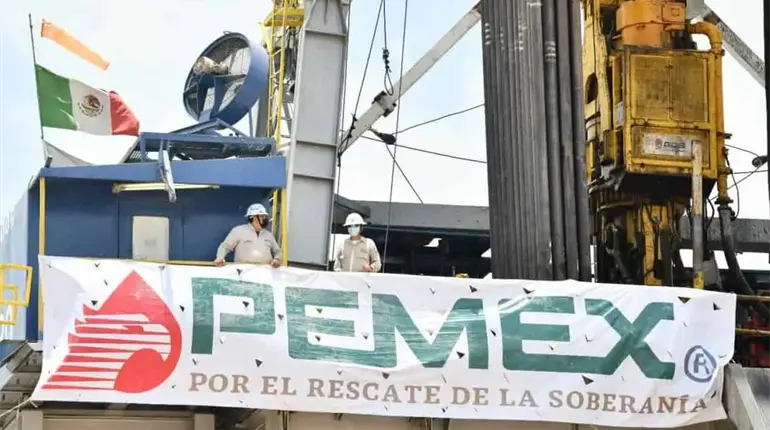 Fitch Ratings mejora calificaci&oacute;n de Pemex; la ubica en "AA" con perspectiva estable