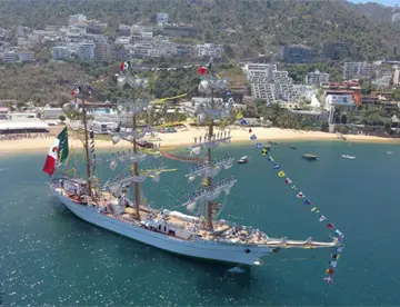 Buque Escuela Cuauhtémoc regresa a su base en Acapulco