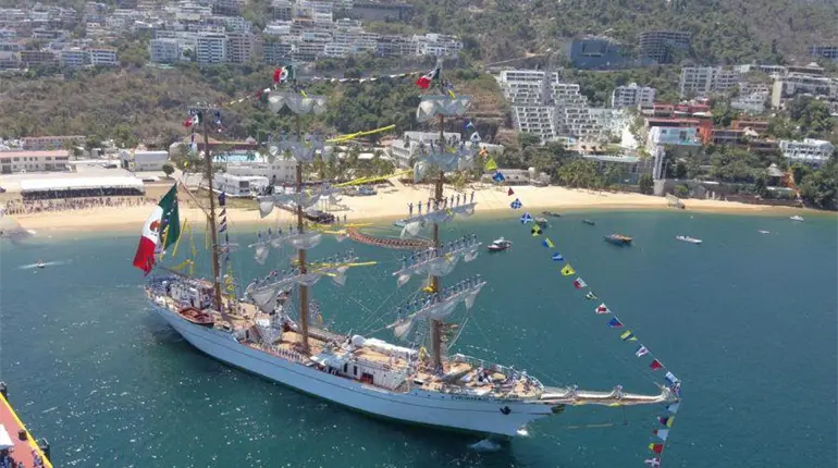 Buque Escuela Cuauht&eacute;moc arrib&oacute; a su base en Acapulco