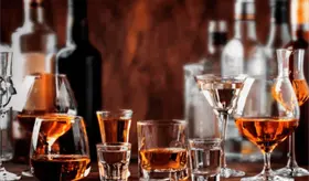 SAT exhorta a verificar que las bebidas alcoh&oacute;licas tengan marbete oficial antes de comprarlas