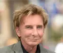 Barry Manilow tiene c&aacute;ncer de pulm&oacute;n, reprograma gira