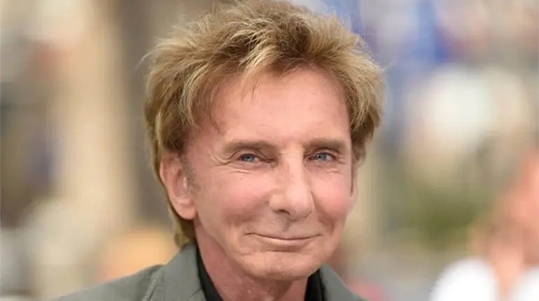 Barry Manilow tiene c&aacute;ncer de pulm&oacute;n, reprograma gira