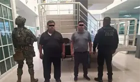 Aseguran a dos en Edomex con armas, camioneta blindada y 37 mdp en efectivo