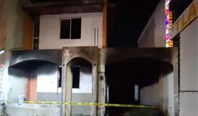 Menores queman casa tras arrojarle pirotecnia en Apodaca, Nuevo Le&oacute;n