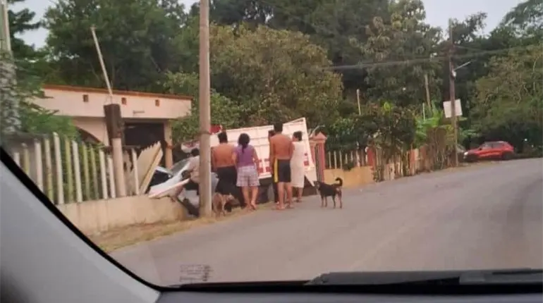 Pierde el control y se impacta contra vivienda en Nacajuca