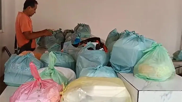 Realizan en Catedral colecta de cenas navide&ntilde;as para migrantes y personas de escasos recursos