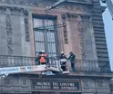 Museo del Louvre instala reja de seguridad tras robo de joyas