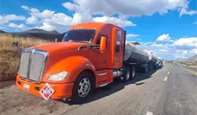 Aseguran tractocami&oacute;n con 66 mil litros de huachicol durante operativo en Guanajuato