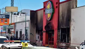 Juez ordena captura de 25 personas por incendio en Waldo&acute;s Sonora