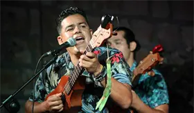 Cantautor tabasque&ntilde;o denuncia "estafa" en cirug&iacute;a de c&aacute;lculos renales