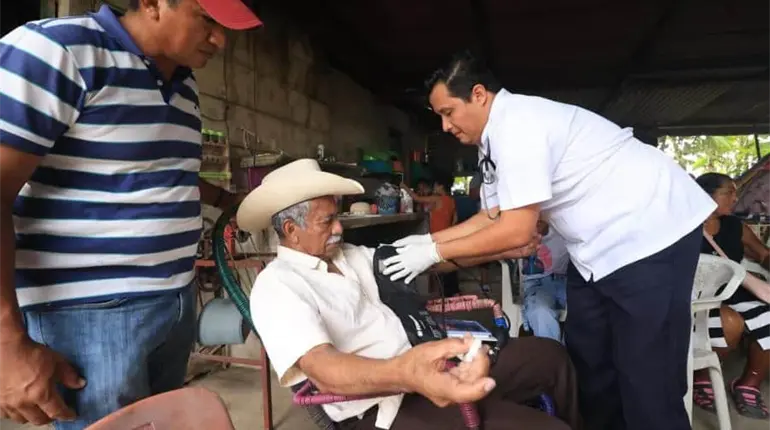 Llevan jornada de salud a habitantes de comunidades rivere&ntilde;as de Centla
