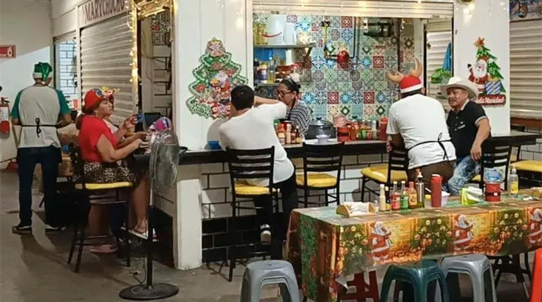 Venta de caldos y consom&eacute;s repuntan en fiestas decembrinas en el mercado Pino Su&aacute;rez