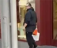 Captan a Jos&eacute; Ram&oacute;n L&oacute;pez Beltr&aacute;n de compras en tienda de lujo en Houston