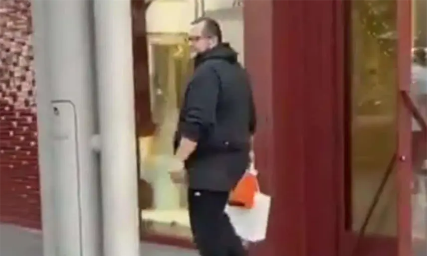 Captan a José Ramón López Beltrán de compras en tienda de lujo en Houston