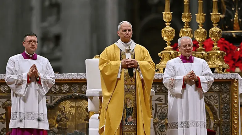 Mientras el hombre quiere ser Dios, Dios quiere ser hombre para liberarnos: Papa Le&oacute;n XIV en su primera Navidad