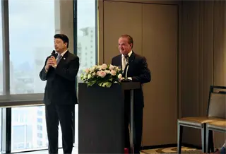 Reaparece Ra&uacute;l Rocha, due&ntilde;o de Miss Universe, y manda mensaje de Navidad