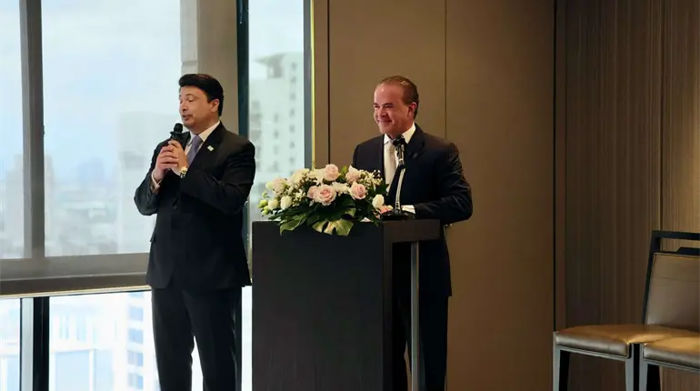 Reaparece Ra&uacute;l Rocha, due&ntilde;o de Miss Universe, y manda mensaje de Navidad