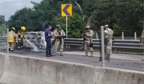 Se incendia camioneta en Acachapan y Colmena; no hubo heridos