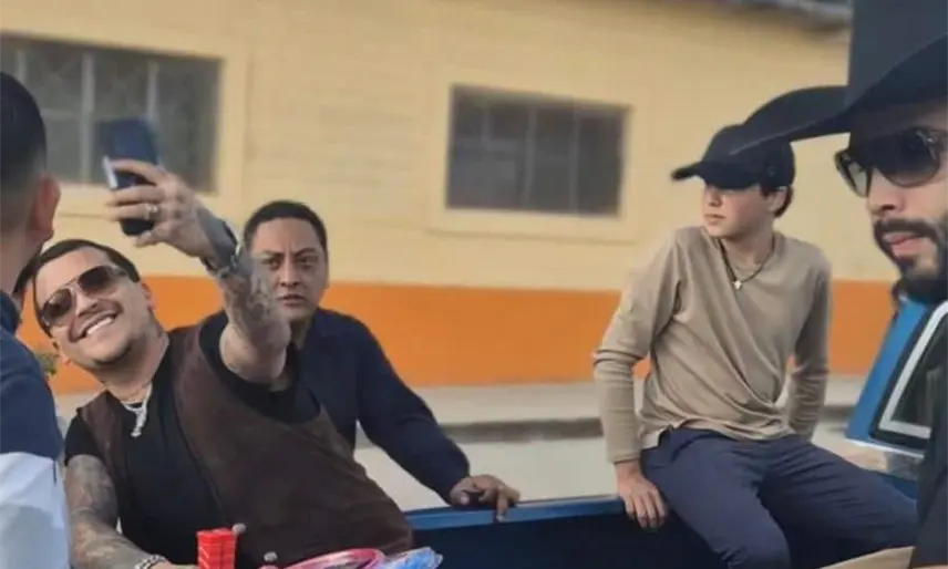 La familia Aguilar y Christian Nodal reparten juguetes a niños en Zacatecas
