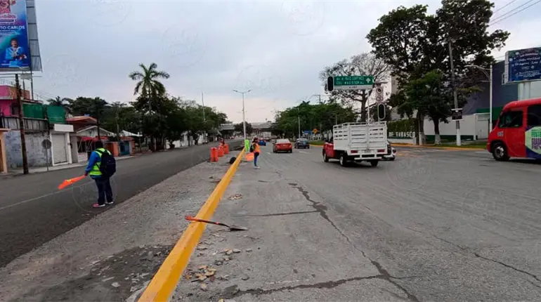Cierran vuelta a la izquierda frente a la UJAT sobre Av. Universidad