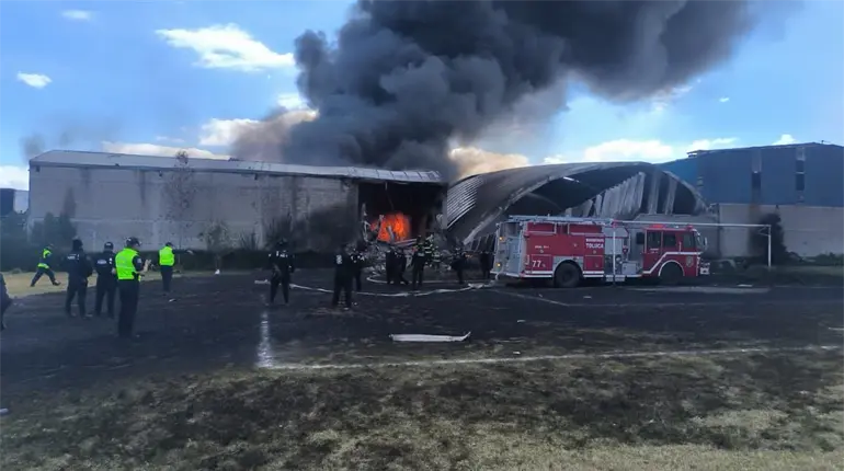Entregan restos de las v&iacute;ctimas del accidente a&eacute;reo en Toluca a familiares
