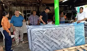 Ayuntamiento de Para&iacute;so dona enseres, despensa, colchones y tejas a familia afectada por incendio