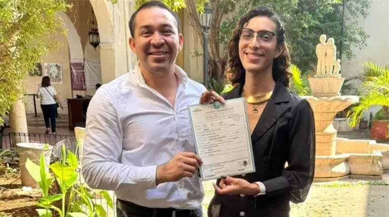 Emiten en M&eacute;rida primera acta de nacimiento no binaria