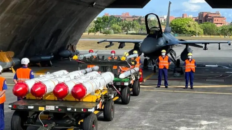 China anuncia sanciones a 20 empresas de Defensa de EE. UU. por venta de armas a Taiw&aacute;n