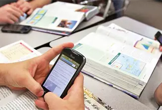 Propone PT prohibir dispositivos m&oacute;viles en escuelas de educaci&oacute;n b&aacute;sica