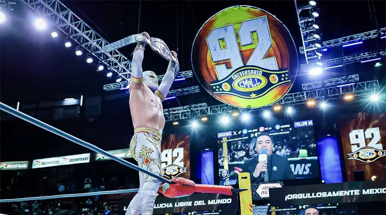 Fans de M&iacute;stico denuncian amargas experiencias con el luchador en firma de aut&oacute;grafos