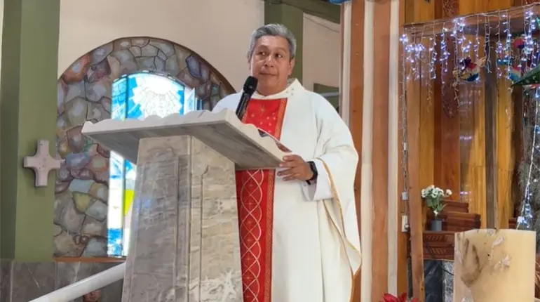 Padre tiktokero llama a las familias a ser humildes, amarse y respetarse