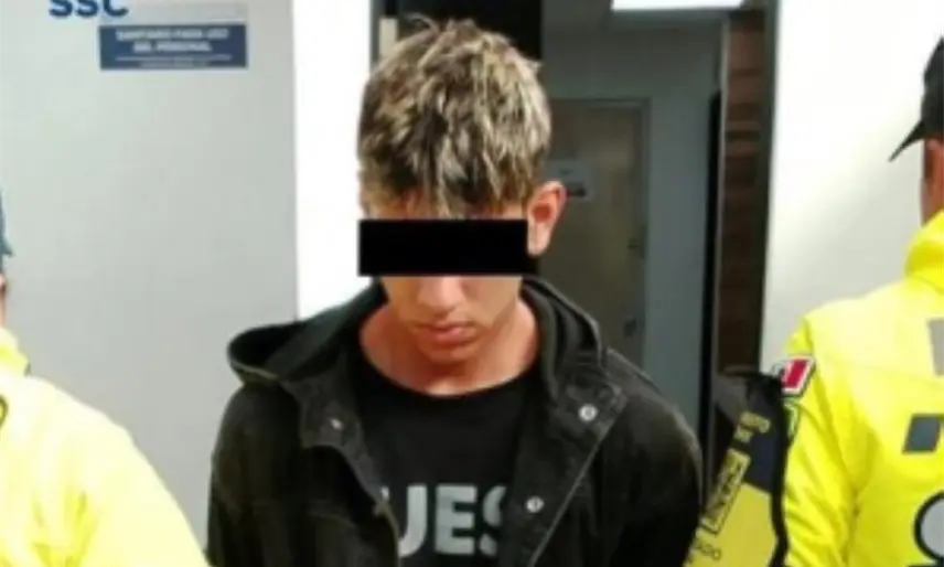 Motociclista arrolla a polic&iacute;a en CDMX y es detenido; el oficial sufri&oacute; fractura de tibia