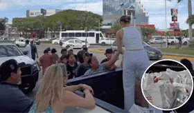 Luisa Pamela P&eacute;rez, Flor de Oro 2023, regala comida en crucero de Villahermosa