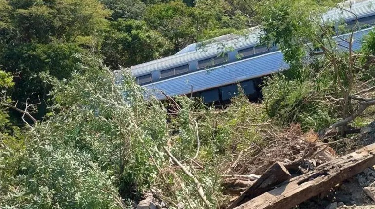 13 fallecidos deja descarrilamiento del Tren Interoce&aacute;nico en Oaxaca