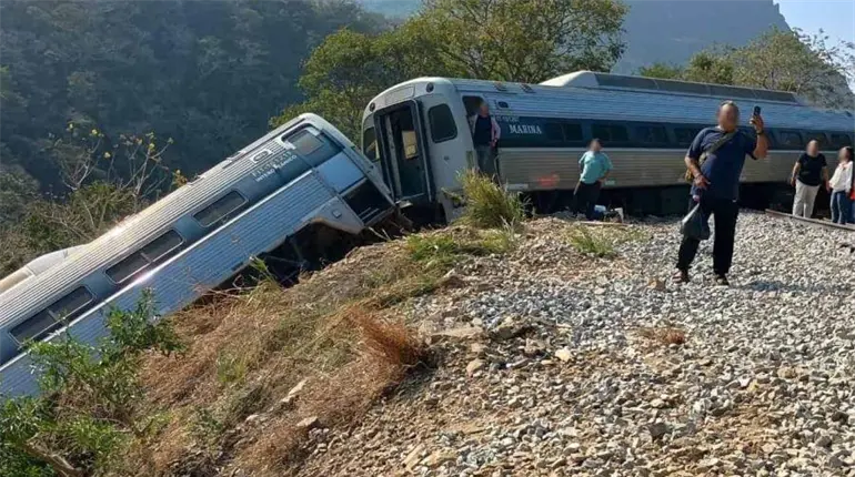 Velan a v&iacute;ctimas del descarrilamiento del Tren Interoce&aacute;nico en Oaxaca
