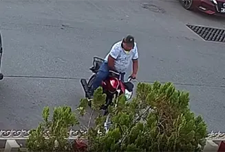 Hombre roba motocicleta en plena misa en parroquia de Cupilco