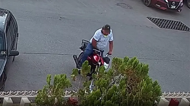 Hombre roba motocicleta en plena misa en parroquia de Cupilco
