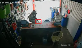 Roba celular en tienda de Jalpa y queda grabado