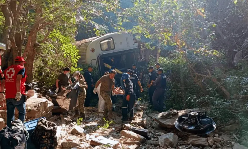 Compromete Sheinbaum reparación integral a víctimas de accidente del Interoceánico