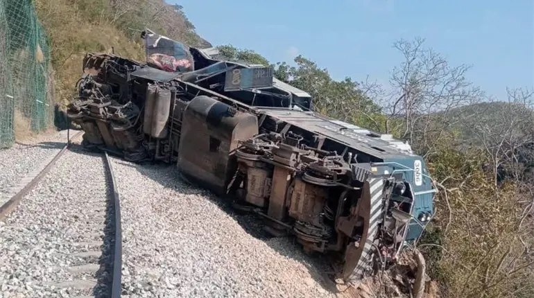 La FGR y Agencia Reguladora realizar&aacute;n peritajes para determinar causales del accidente del Tren Interoce&aacute;nico: Sheinbaum