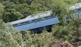 FGR har&aacute; peritaje de caja de vigilancia, para determinar causas de descarrilamiento de tren, afirma Sheinbaum